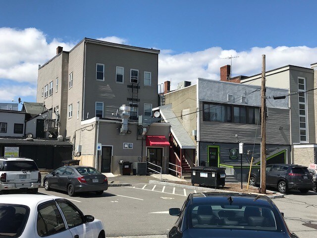 Trasero - 131-135 Cabot St