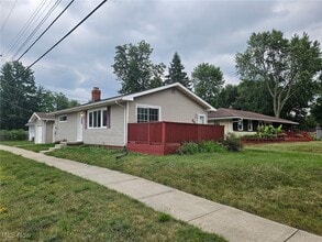 Building Photo - 801 Howell St