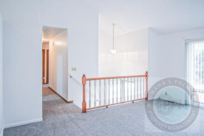 Foto del edificio - Spacious 3 Bedroom / 3 Bathroom Home!