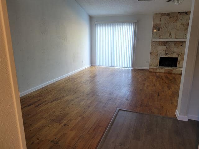 Foto del edificio - 3127 Willowbrook Ct