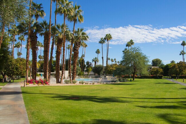 Foto del edificio - 501 Desert Lakes Cir