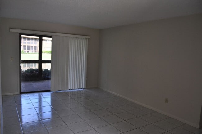 Building Photo - Woodhaven Condominium