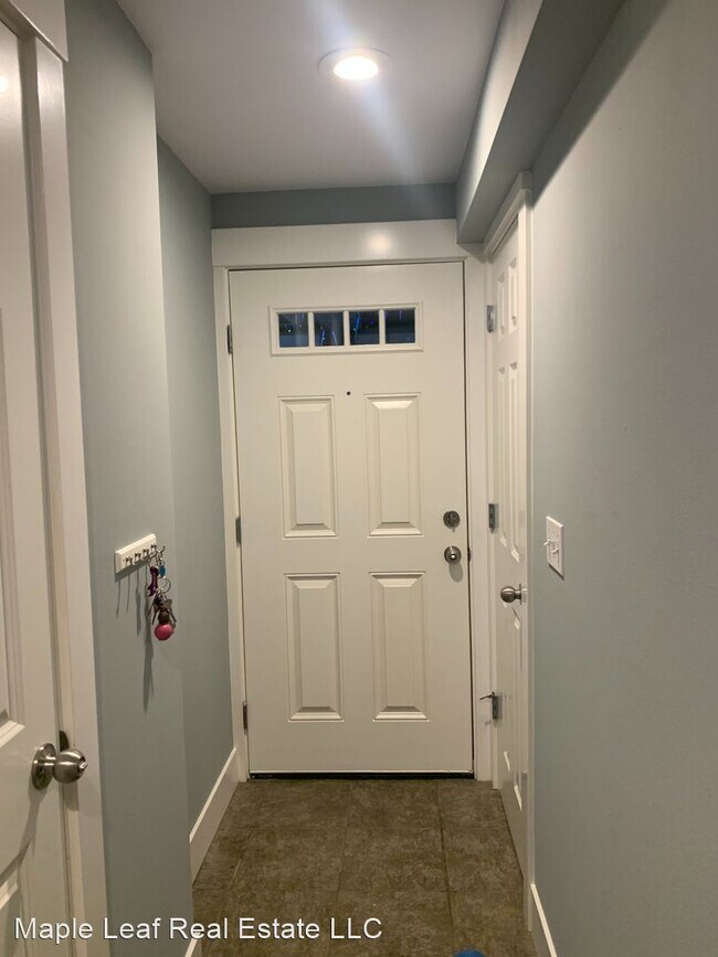 Building Photo - 3 br, 1.5 bath House - 209B 26th Ave S