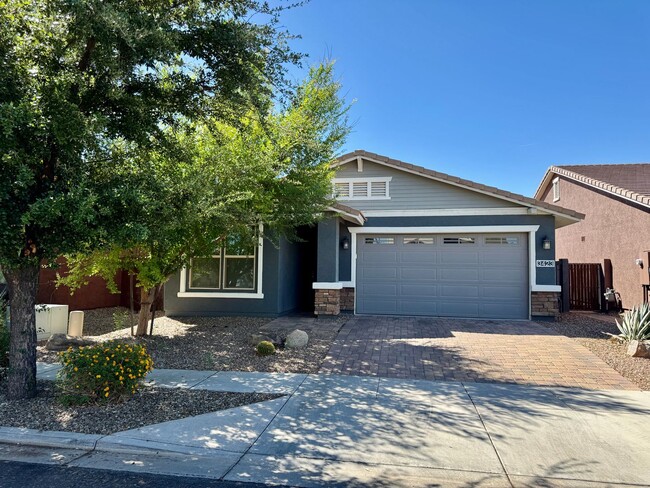 Building Photo - Beautiful 4 Bedroom Single Level Home Loca...