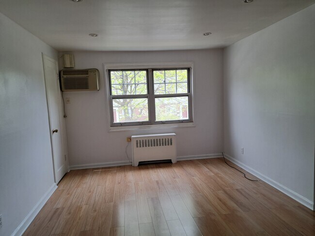 Foto del edificio - 148 Vanderburgh Ave