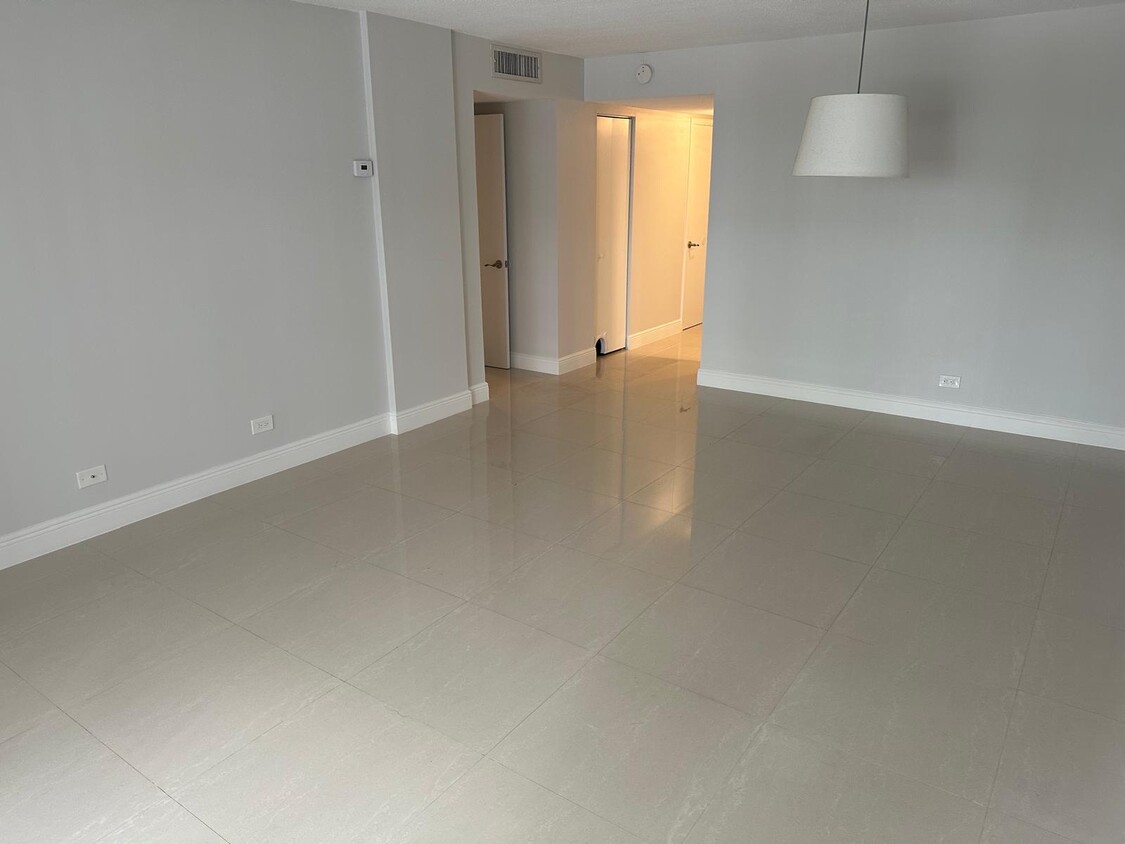 Sala de estar/comedor - 8101 SW 72nd Ave