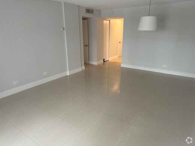 Living/dining area - 8101 SW 72nd Ave