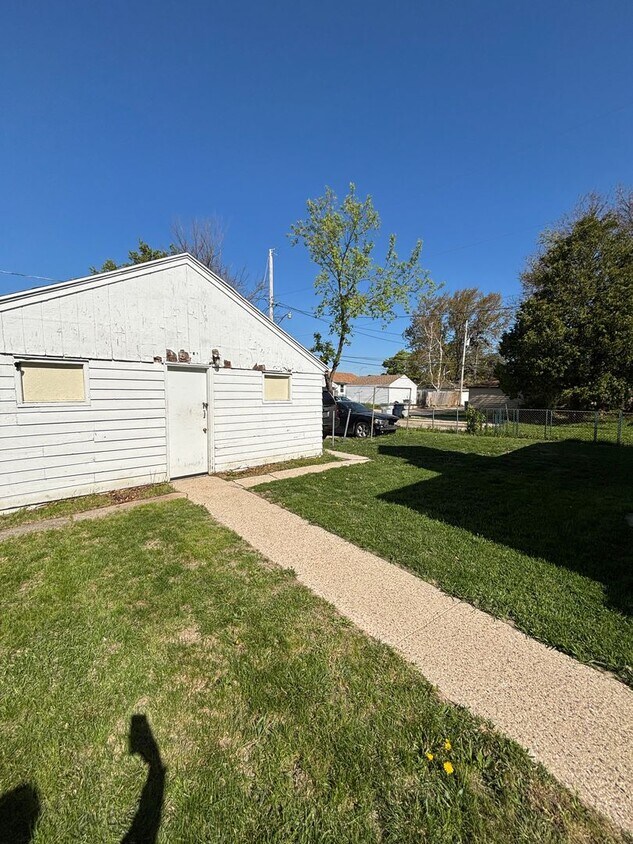 Foto del edificio - SINGLE FAMILY, 3 BEDROOMS, 2 KITCHENS, 2 B...
