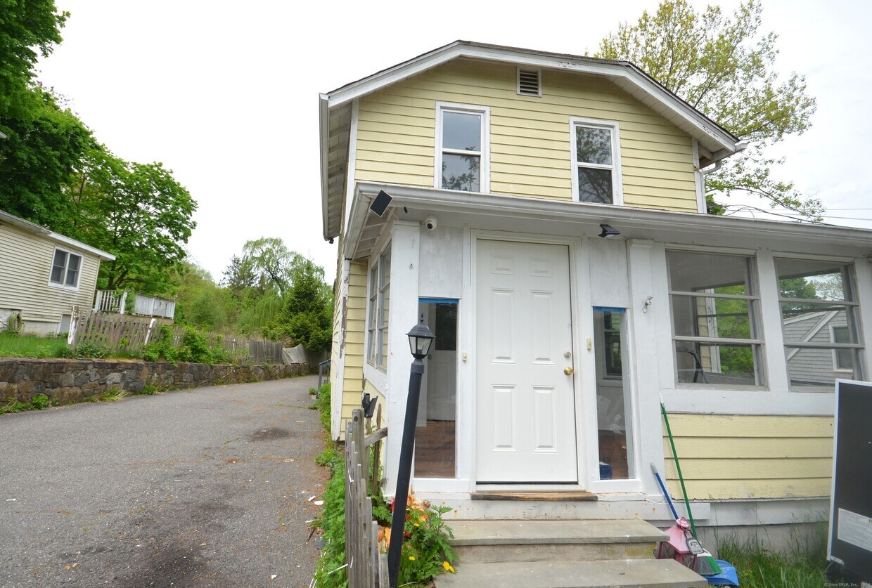 Primary Photo - 13 Hill St
