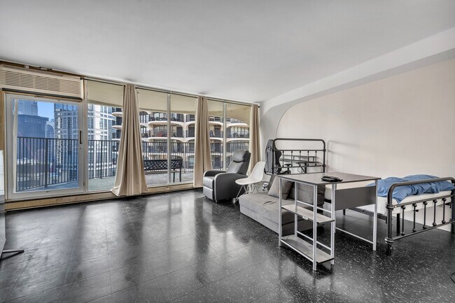 Foto del edificio - 300 N State St