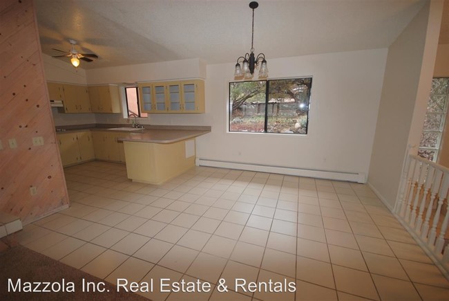 Building Photo - 65 Manana Dr