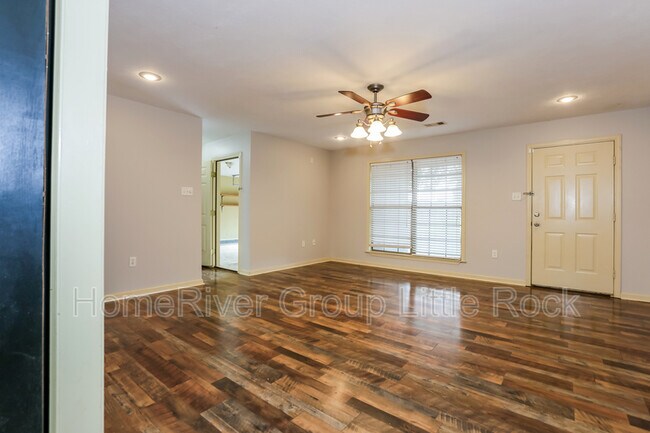 Foto del edificio - 68 Donna Kay Dr