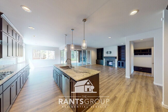 Building Photo - Luxury 4-Bedroom Home with 5-Car Garage & ...
