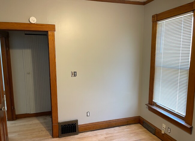 Building Photo - 3112 S 32nd Ave