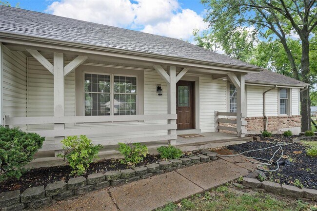 Building Photo - 15699 Iron Lake Ct