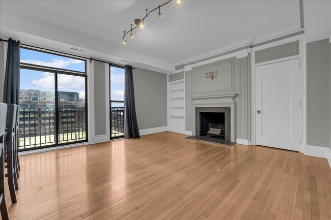 Foto del edificio - 2900 E Jefferson Ave