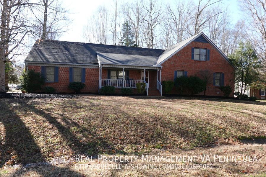 Primary Photo - Spacious 5 bedrooms house in Rolling Woods...