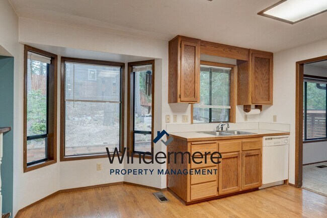 Foto del edificio - Spacious 3 Bedroom 2.5 Bath