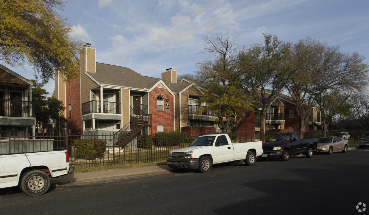 Club Creek Apartments Austin, TX