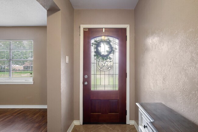 Foto del edificio - 706 Yale Ln