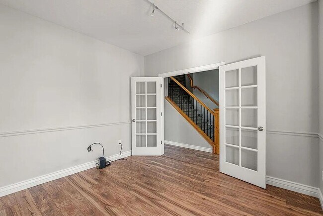 Building Photo - GORGEOUS Draper Home!