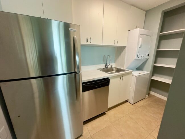 Building Photo - 225 S Tropical Trail
