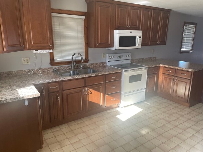 Building Photo - 207 Frank Ave NW