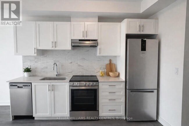 Building Photo - 705 Davis Dr