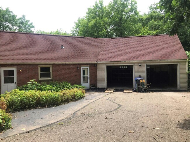 Building Photo - 2207 S Fish Hatchery Rd