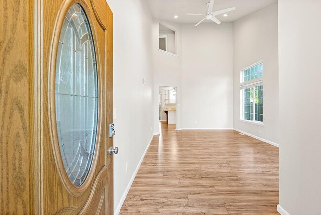 Building Photo - Updated 3 Bed Home for Rent in Lacey | Vau...