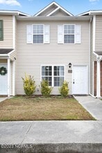 Building Photo - 204 Pinegrove Ct