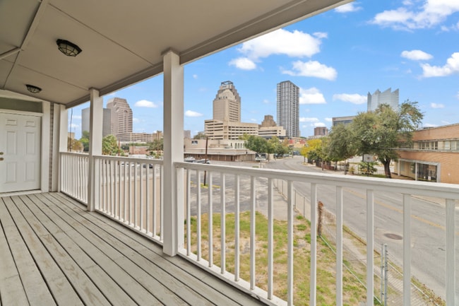 Foto del edificio - 620 N Flores St