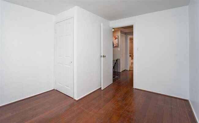 Building Photo - Move In Ready meticulously maintained 3bed...