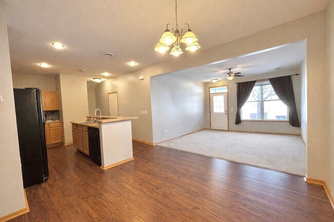 Building Photo - Gorgeous 2bed 2bath Townhome in Bailey’s Arbor