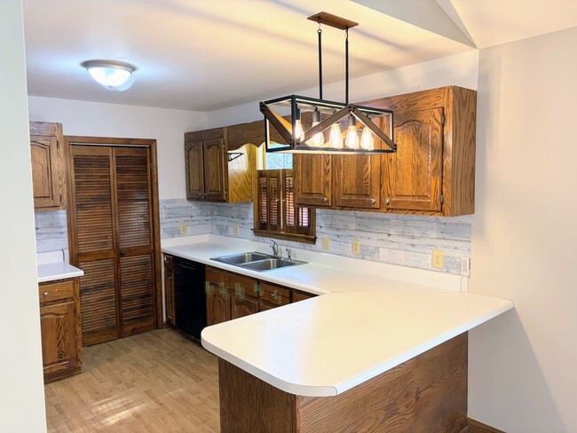 Kitchen - 1195 Tirzah Rd