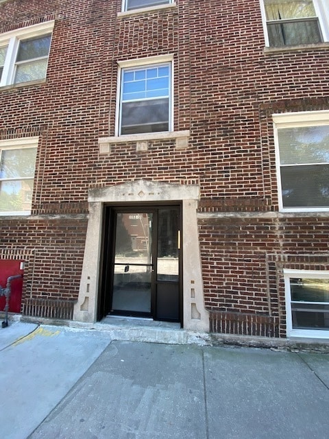 Primary Photo - 3353 W Sunnyside Ave