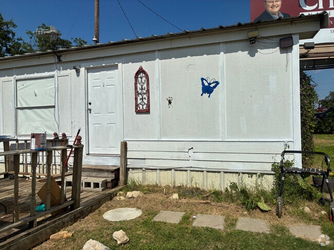 Building Photo - 3327 TX-22