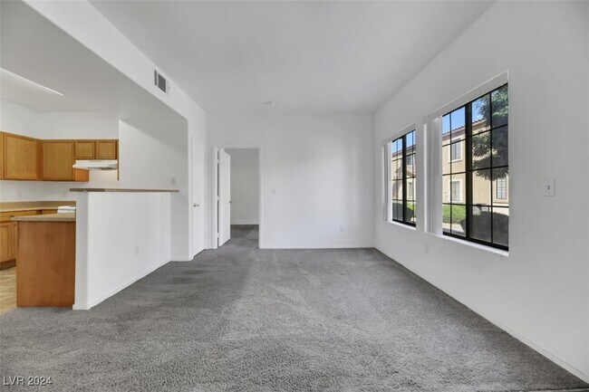 Building Photo - 2121 Hussium Hills St