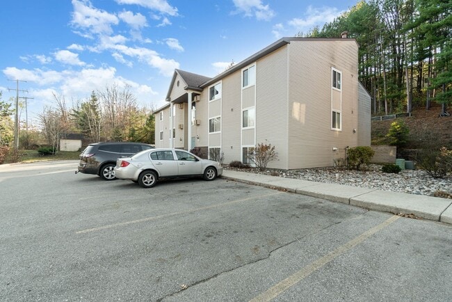 Building Photo - Spacious Dream Apartment — Right Where You Want to Be!