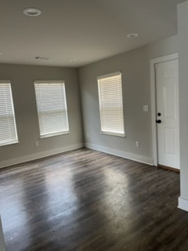Building Photo - 6240 Burbank Crossing Loop