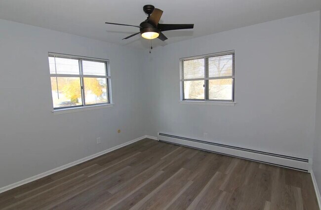 Foto del edificio - 590 54th St SE