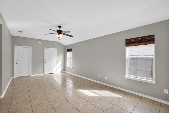 Foto del edificio - 1200 Brendon Lee Lane