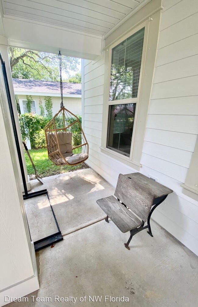 Building Photo - 4 br, 3.5 bath House - 315 A SE Brooks Street
