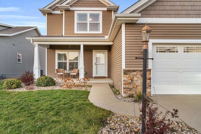 Building Photo - 2 story 4 bedroom 3.5 bath