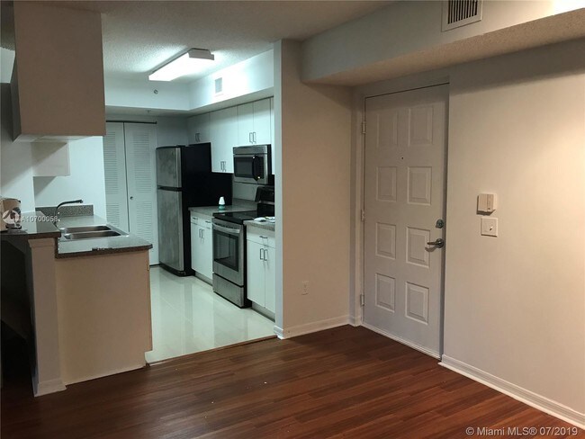 Building Photo - 470 S Park Rd