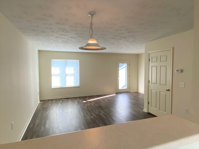 Foto del edificio - Spacious End Unit Townhouse with 2 Maste Suites 1920 Square Feet