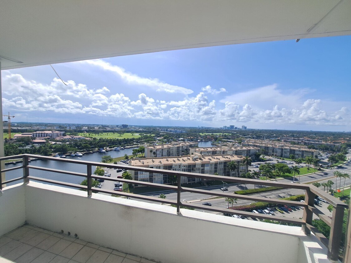 Foto principal - 500 Three Islands Boulevard