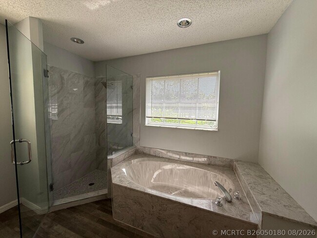 Building Photo - 5707 Silver Oak Dr