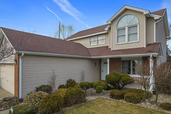 Building Photo - 2422 Cedar Crest Dr