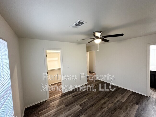Building Photo - 1035 S Benchmark Ln
